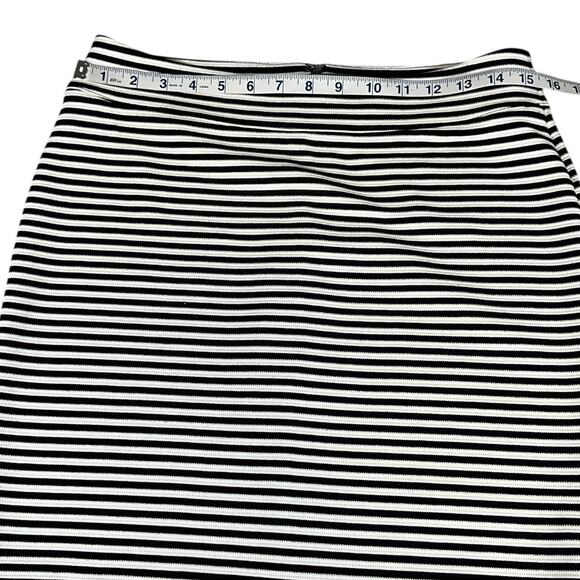 GAP Designed & Crafted Black + White Striped Stretch Pencil Skirt – Size Small - Picture 6 of 8